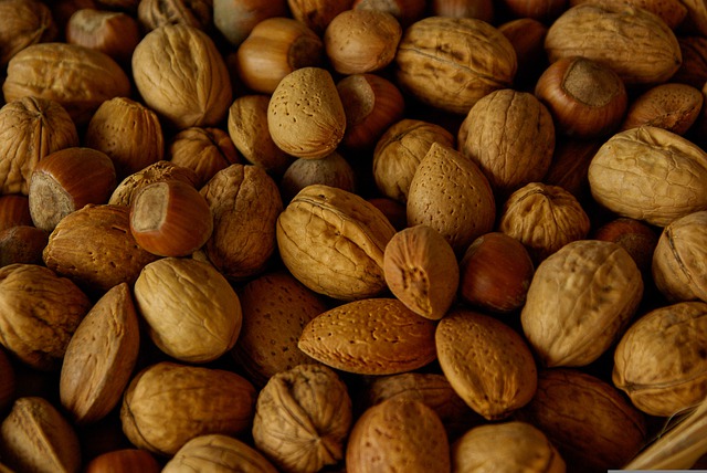nuts-g05f787a99_640.jpg