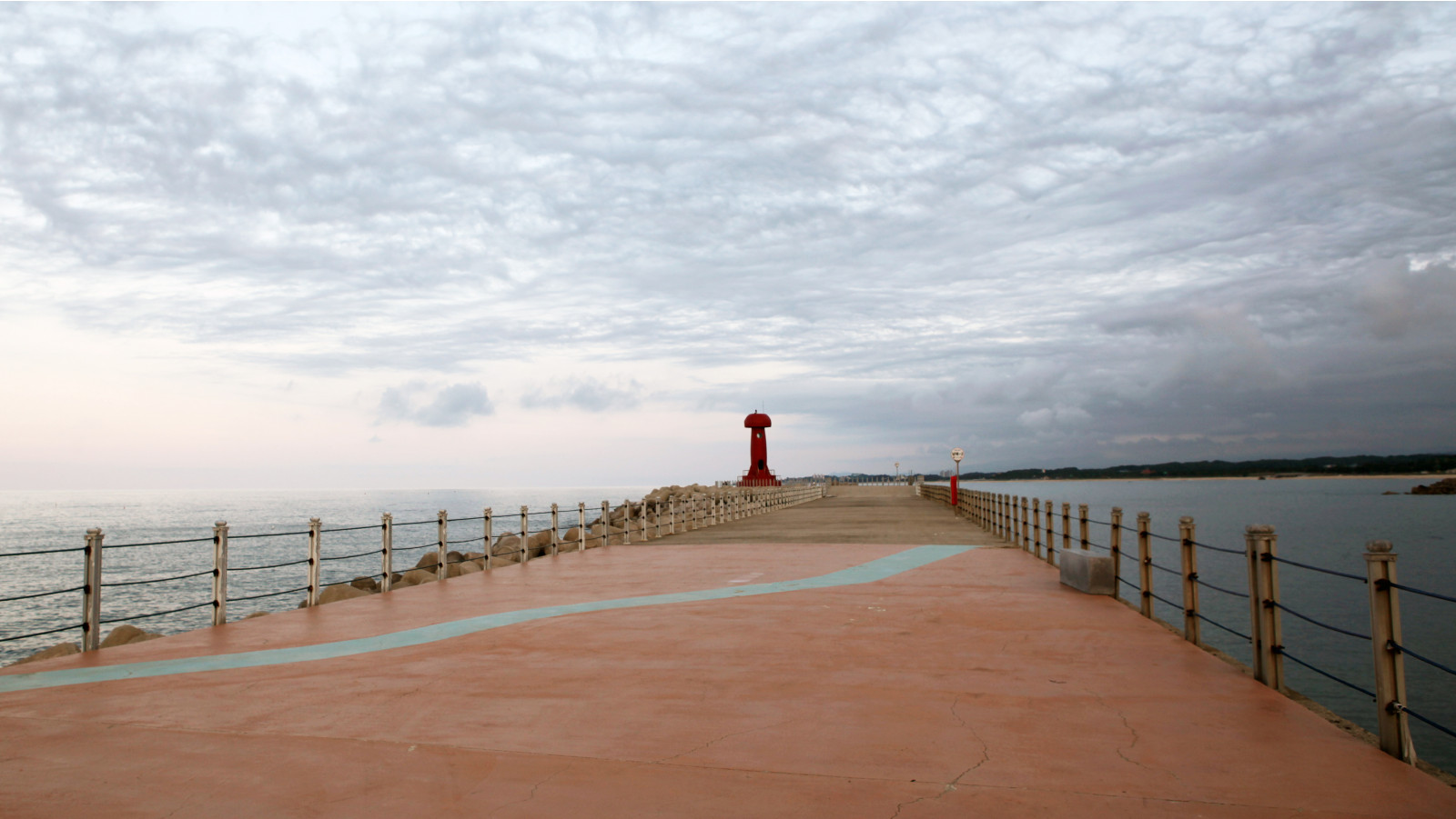 남애항 등대.jpg